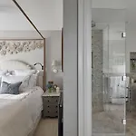 The Little Villa Chapel Stile