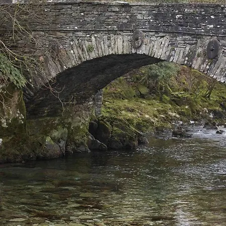 The Little Βίλα Chapel Stile
