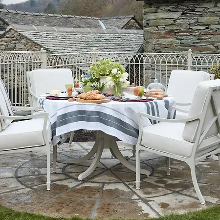 The Little Chapel Stile