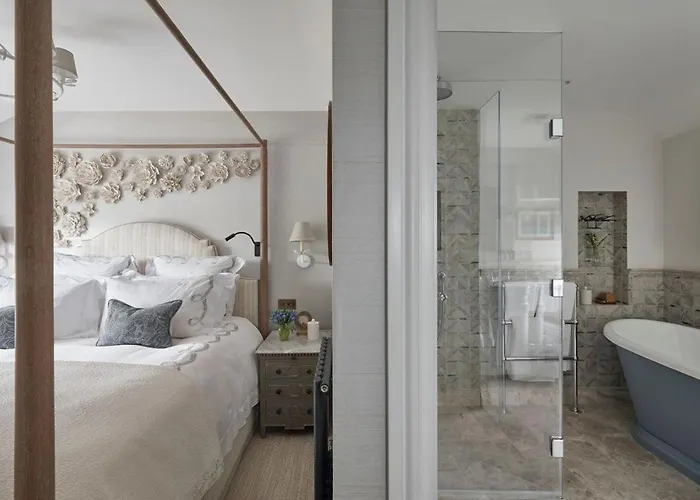 The Little Villa Chapel Stile