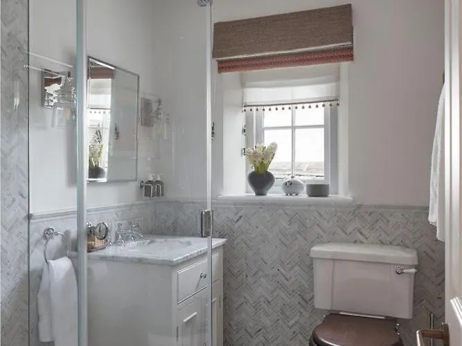 The Little Villa Chapel Stile